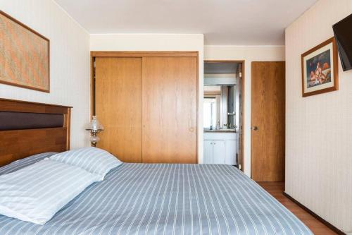 Three-Bedroom Apartment - Oceanfront image 4