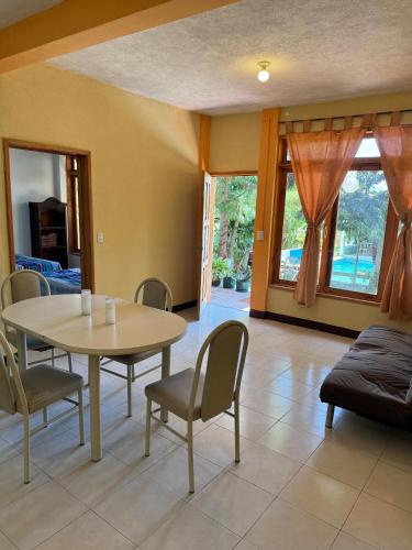 Iekārtas, Casa don valentinos in Santa Catarina Palopó