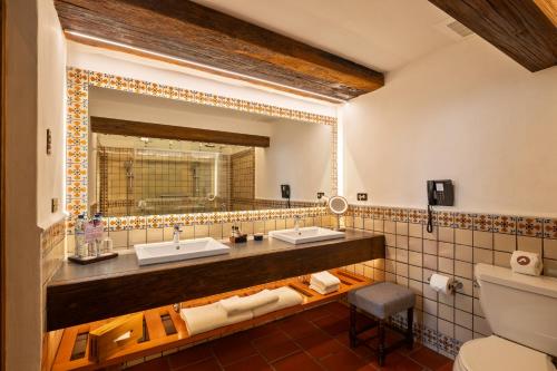 Executive King Room image 8