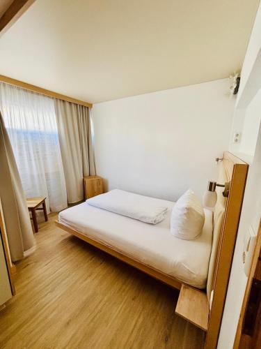 L-DOM Room Type - Family Room with Balcony