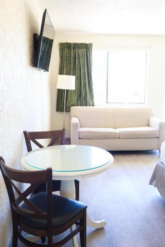 Street View - 2 Beds w/ Kitchen - Pet Friendly