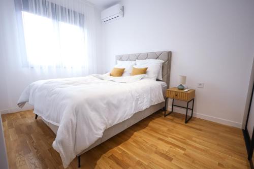 Central Rooftop Apartment - image 4