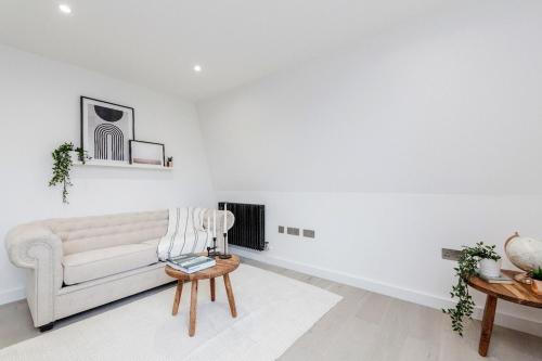 2Bed 2Bath Apartment in Liverpool Street, Steps to Brick Lane, Spitalfields & Shoreditch, London