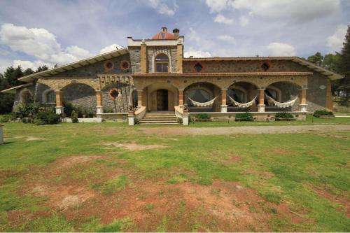 Hermosa casa colonial en Villa Victoria