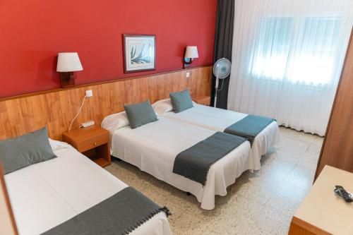 3 twin beds
