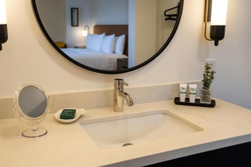 The Woodrose- NEWLY RENOVATED - 화장실