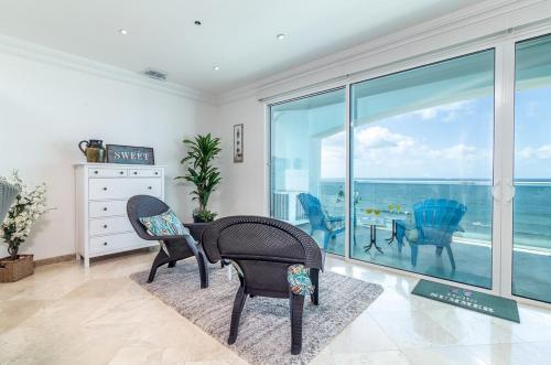 Apartment with Ocean View, Pools & Sauna - Las Olas in Baja Malibu