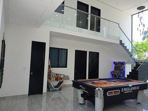 Espectacular Quinta PRIVADA con BBQ y Jacuzi a 10 Minutos de Melgar con 11 Habitaciones con Baño privado y Todas con Aire Acondicionado Con Capacidad para 30 personas