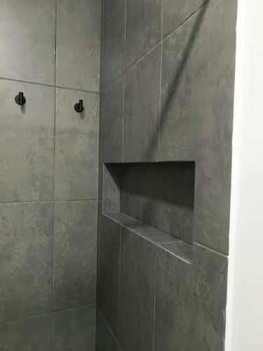 Espectacular Quinta PRIVADA con BBQ y Jacuzi a 10 Minutos de Melgar con 11 Habitaciones con Baño privado y Todas con Aire Acondicionado Con Capacidad para 30 personas