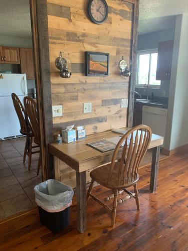 Quiet Country Comfort w Long Views Quiet Country Comfort w Long Views