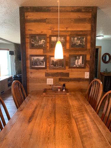 Quiet Country Comfort w Long Views Quiet Country Comfort w Long Views