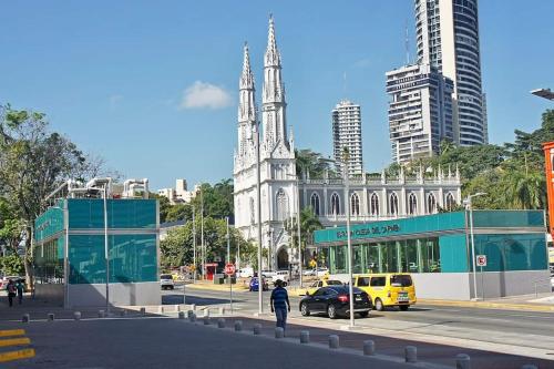 The Cosmopolitan 2101t100 By Abitare Rentals