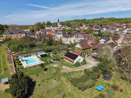 Maison avec piscine chauffée, bain nordique et grand jardin près d'Argenton-sur-Creuse - FR-1-591-63 (Maison avec piscine chauffee, bain nordique et grand jardin pres d'Argenton-sur-Creuse - FR-1-591-63) in 洛什