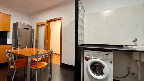 Coastal Comfort at Riverside - 4 Min to Airport! 3