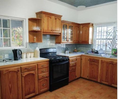 virtuve, 6 bedroom KeiraHideaway in Poor Mans Corner