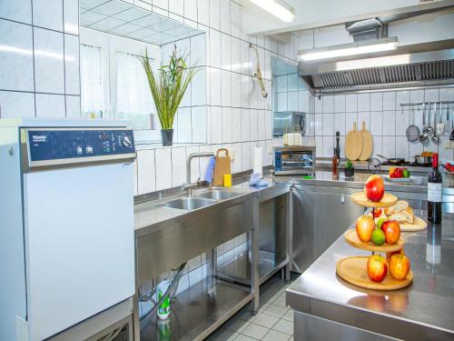 Winery retreat with wine tasting & entertainment