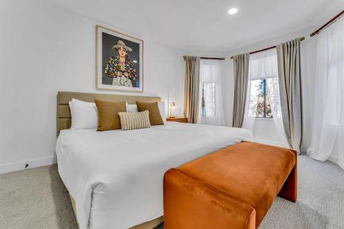 Luxurious 7BR Walk 2 Beach and Bus Stop Luxurious 7BR Walk 2 Beach and Bus Stop