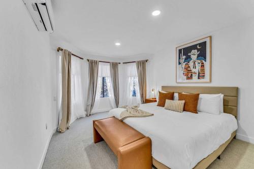 Luxurious 7BR Walk 2 Beach and Bus Stop Luxurious 7BR Walk 2 Beach and Bus Stop