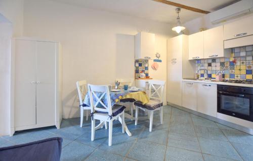 кухня, 2 Bedroom Cozy Apartment In Scario in Сан - Джованні Піро