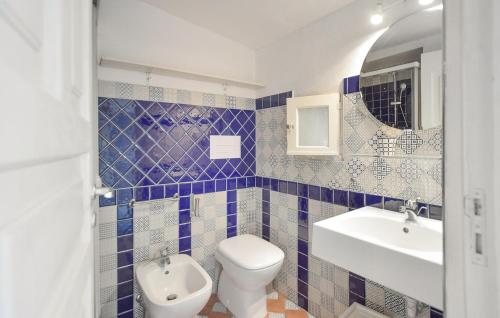 Ванна кімната, 2 Bedroom Cozy Apartment In Scario in Сан - Джованні Піро