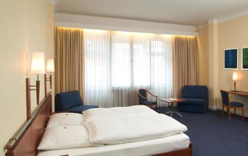 Kurfürst am Kurfürstendamm Room Type - Comfort Double Room with Shower