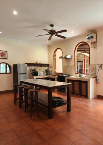 Kitchen, Wonderful Villa Felice in Labuan Bajo