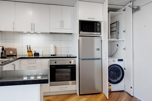 Super Plush Takapuna 1BR Apt with Free CarPark