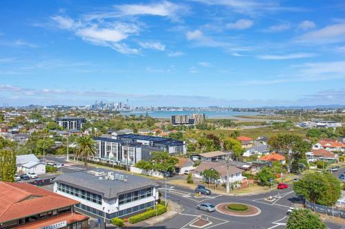 Super Plush Takapuna 1BR Apt with Free CarPark