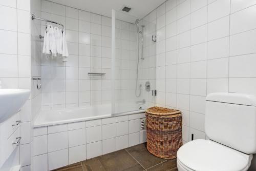 Super Plush Takapuna 1BR Apt Free CarPark on 6th Floor - image 5