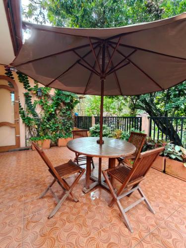 Balcony/terrace, Wonderful Villa Felice in Labuan Bajo