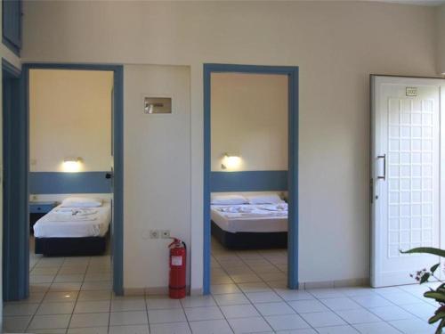 Apartment for 5 persons, swimming pool, near the beach