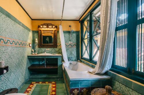 room detail thumbnail 2