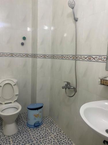 Tấn Đạt Hotel Quy Nhơn - 샤워실