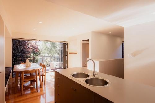 Georgian built Battery Point cottage