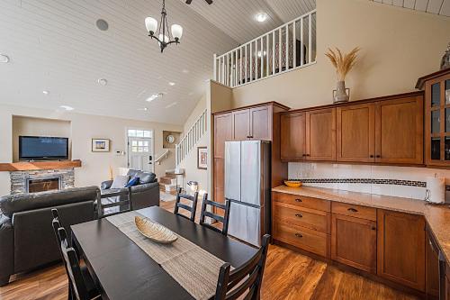 Sunrock Meadow Cottage On Osoyoos Lake in Osoyoos, Canada