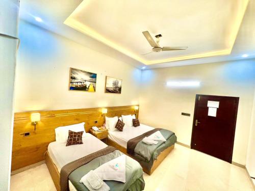 Superior Triple Room image 5