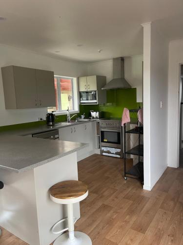 Self check-in double or single rooms in guests house in Te Miro