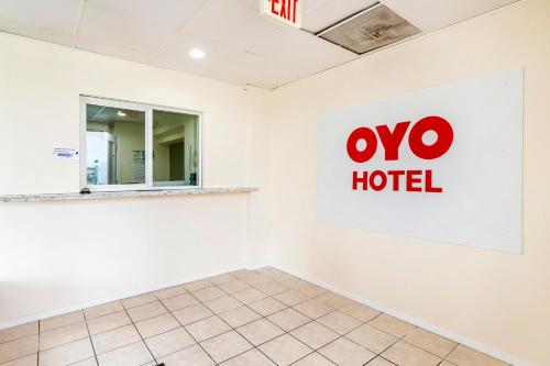 OYO Hotel San Antonio Lackland Air Force Base North - image 11