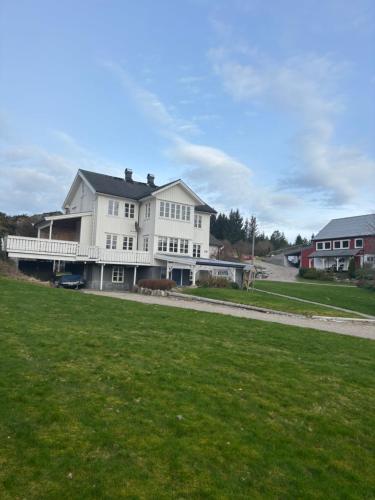 . Fjærestua
