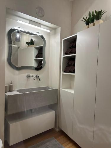 Stylish Navigli Apartment - Comfort & Good Vibes