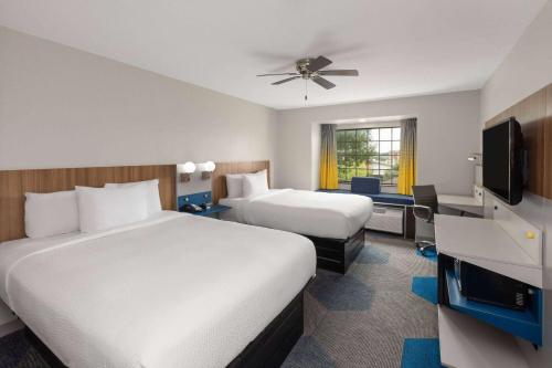 Microtel Inn & Suites by Wyndham Buda Austin South in Buda, USA