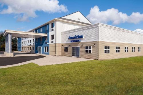 AmericInn by Wyndham Dodgeville - Hotel