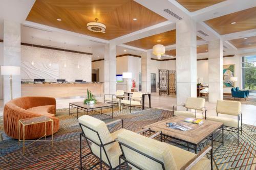 Lobby, DoubleTree by Hilton San Diego Bayside in Roseville-Fleet Ridge