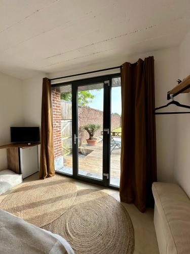 บริการและสิ่งอำนวยความสะดวก, Suite du canal in คองเบร