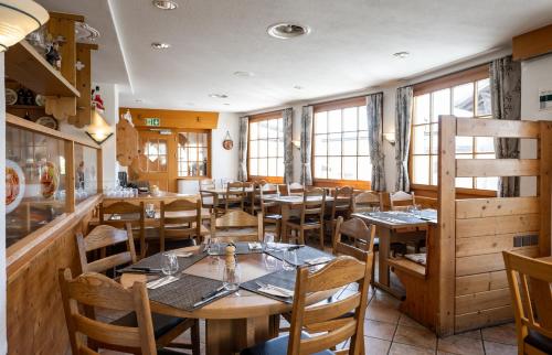 مطعم, Hotel Vorab - Familienbetrieb mit Herz in فلايمز