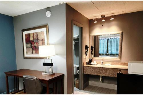 Executive Inn By OYO Queenville Mena - 화장실