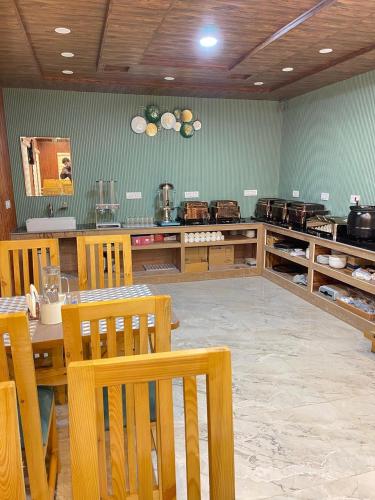 Shahi Group of Hotels Srinagar Pahalgam Shahi Group of Hotels Srinagar Pahalgam