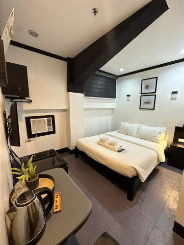 Fernando's Hotel Room Type - Queen Room