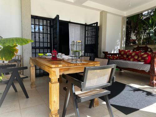 Diani Hideaway Beach Villa, private pool, air conditioning and WiFi in Mombasa