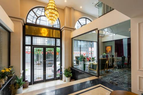 Charmpearl Hotel & Suites - 출입구